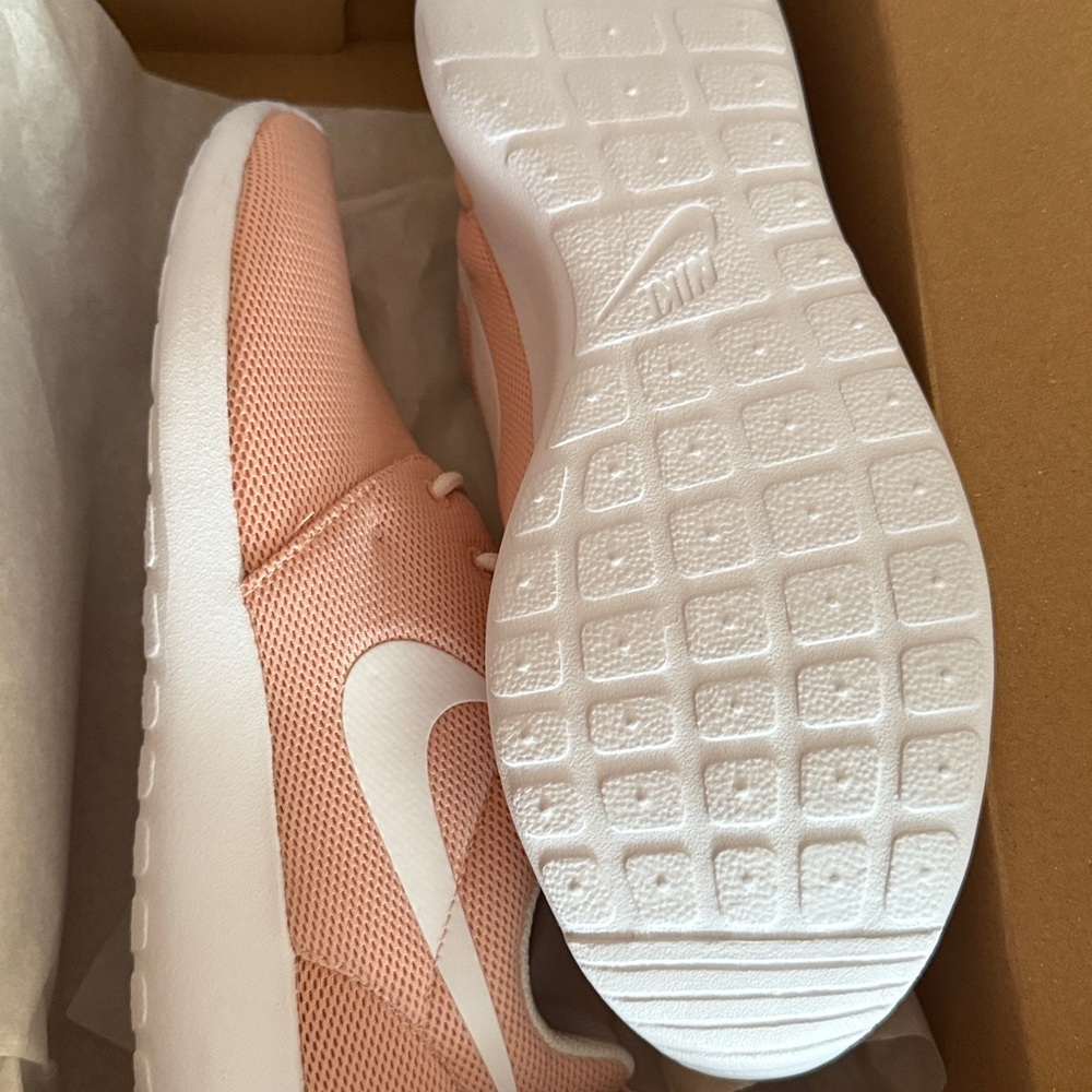 Nike Blush Pink and White Athletic Shoes never worn them - Picture 3 of 4
